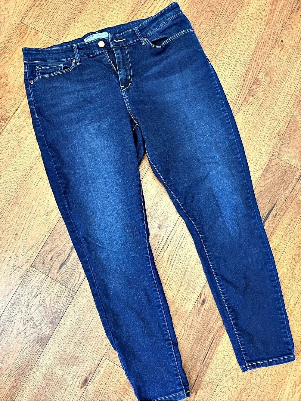 Levi Strauss & Co. Signature by Levi Strauss & Co. Mid-Rise Skinny. Blue
